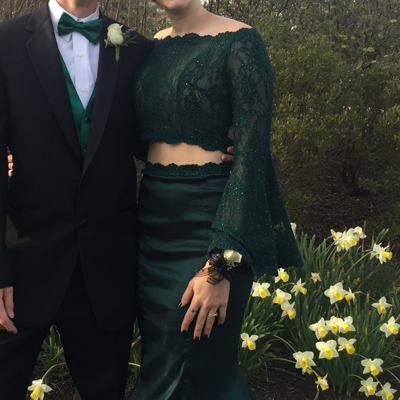 Emerald mermaid Mori Lee prom dress - Picture 2 of 8